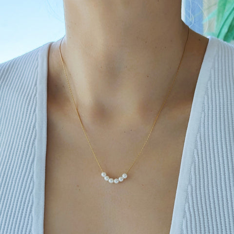 Dainty Pearls Necklace